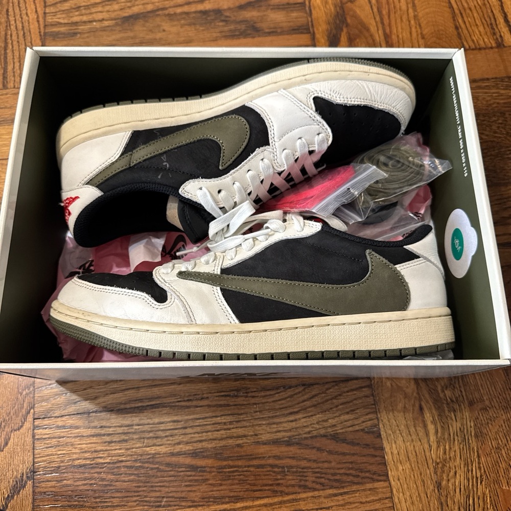 Nike X Travis Scott Sneakers